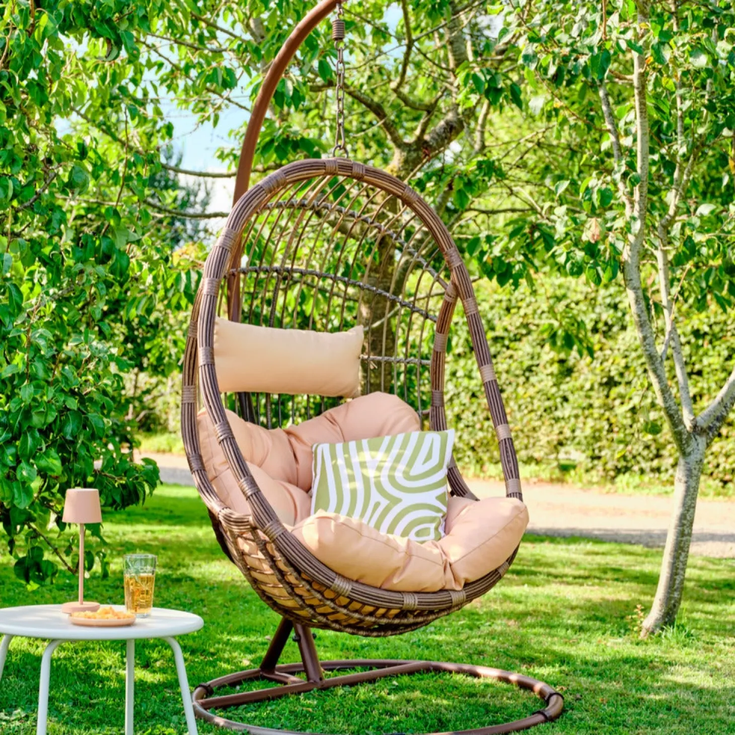 Intratuin hangstoel in standaard Evi bruin